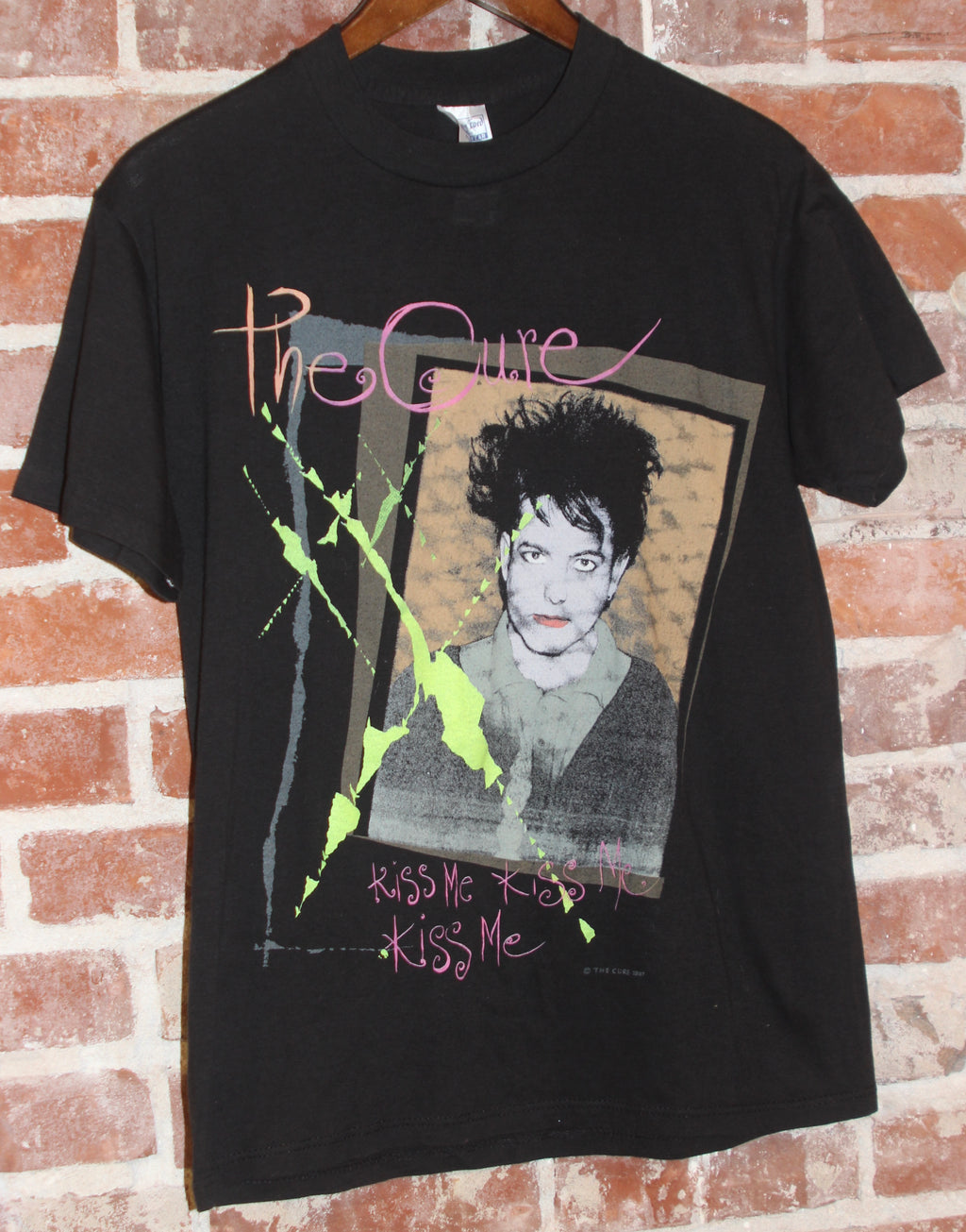 今年も話題の - 【新品 未着用】The Cure Kiss Me Kiss Me Tシャツ XL